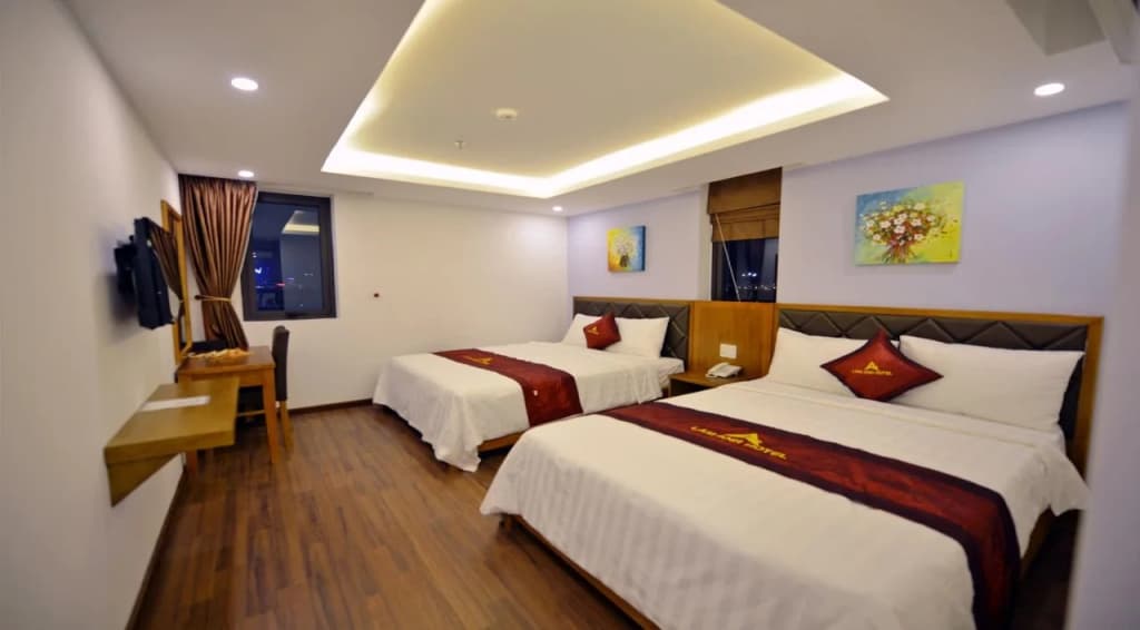 La Beach Hotel - photo 17