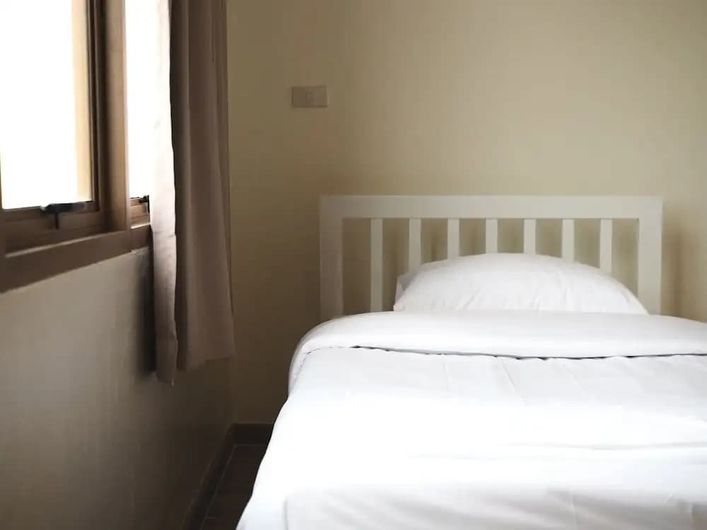 Krung Tone Hostel - photo 3