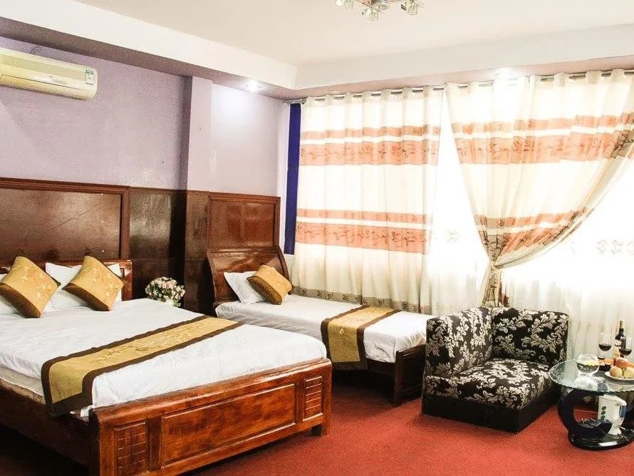Lakeside Hotel - photo 3