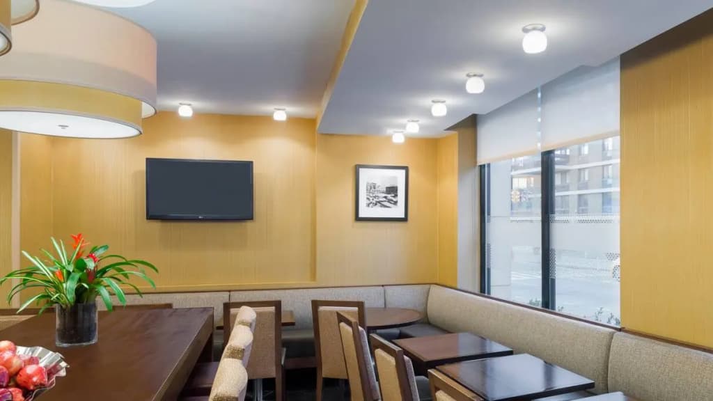 Hampton Inn Manhattan Seaport Financial District - photo 18