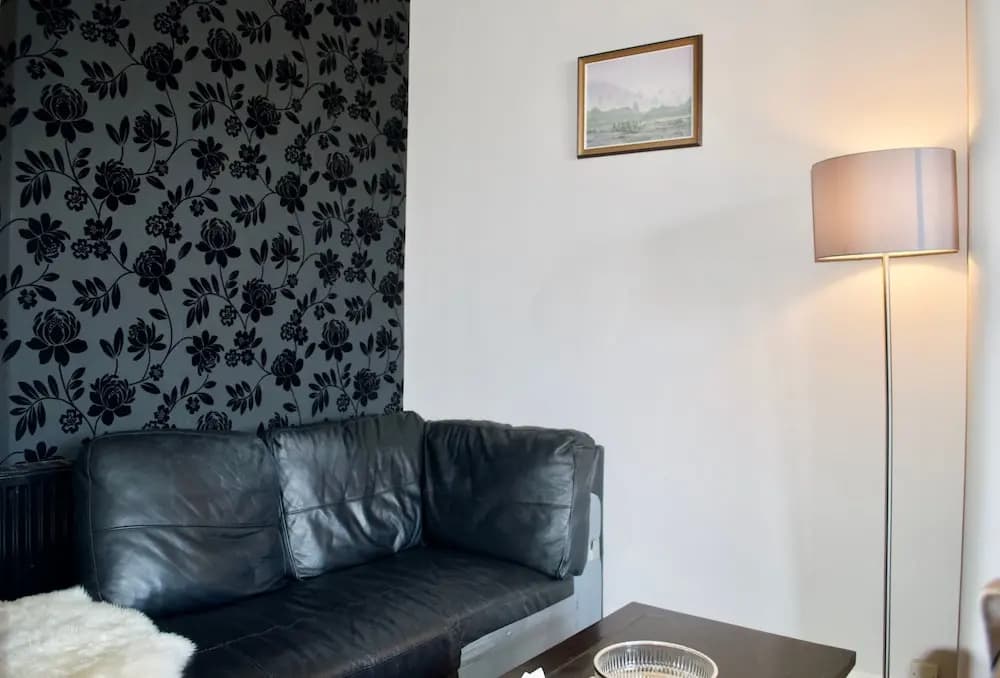 Beautiful 2 Bedroom Flat in Leith - main photo