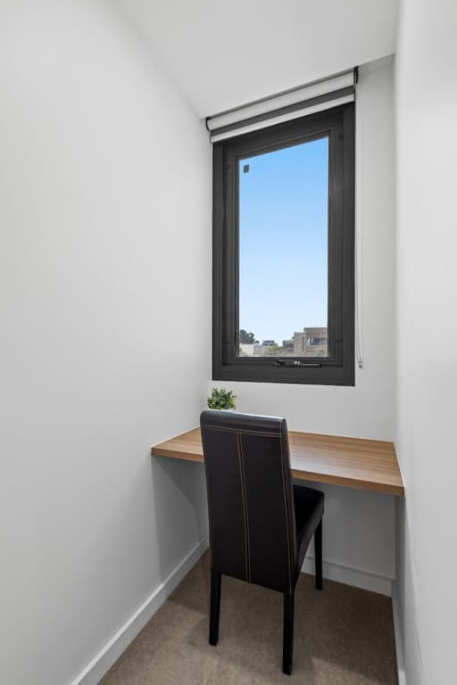 Spacious 2-bed Apartment in Hughesdale - photo 4