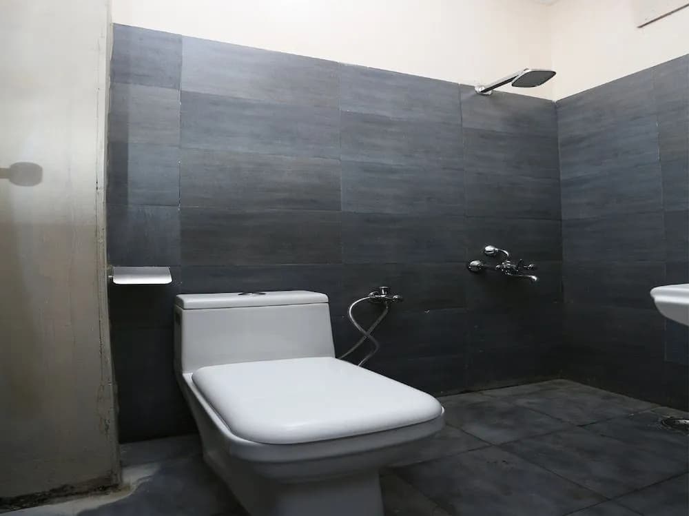 Oyo 28670 Hotel Dev Palace - photo 8
