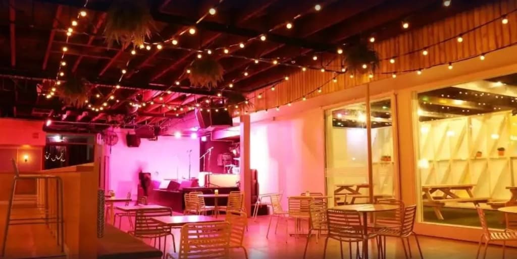 Barrys Beach Road Hotel - photo 9