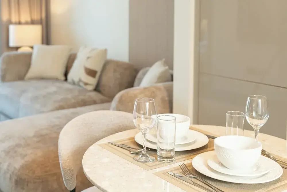 PVH - Stylish 1BR with Study - The Crest - photo 4