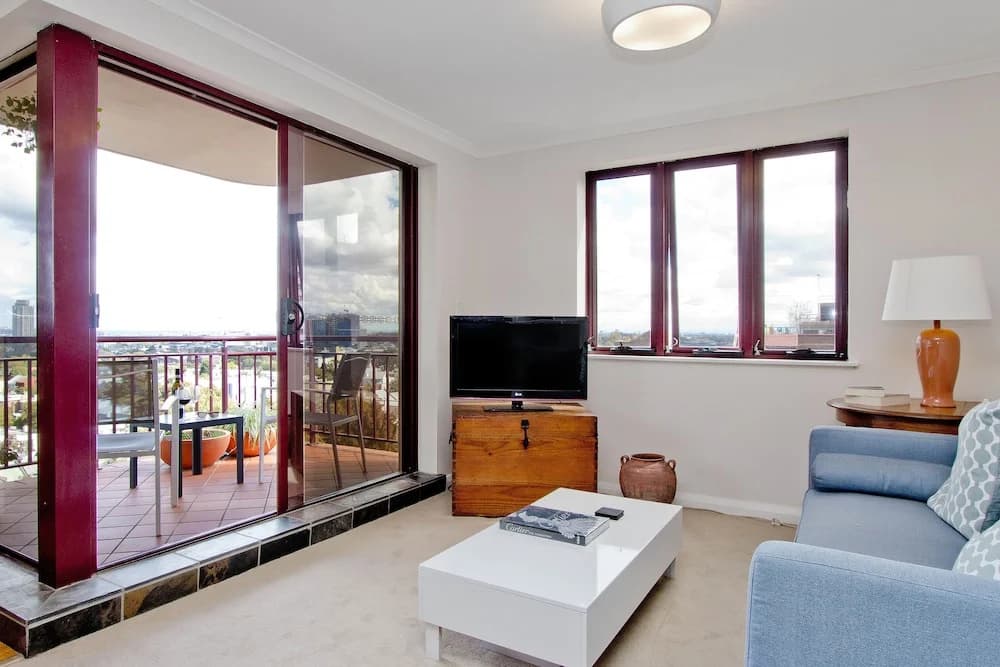 Expansive Views From Sydney 1 Bedroom Apartment - photo 4
