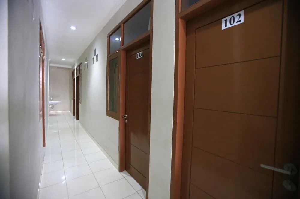 RedDoorz @ Karet Pedurenan 2 - photo 13