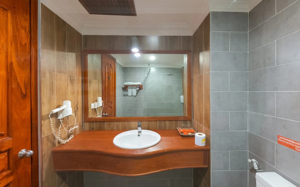 The Suite By Royal Crown Hotel - photo 8