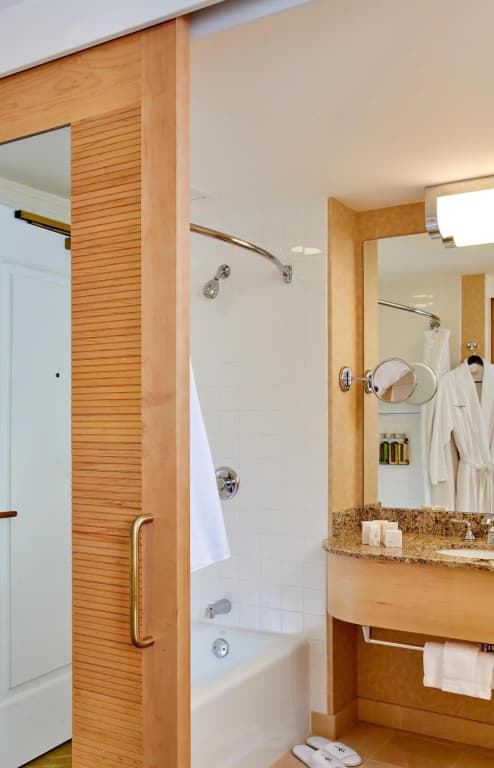 Orchard Garden Hotel - photo 10