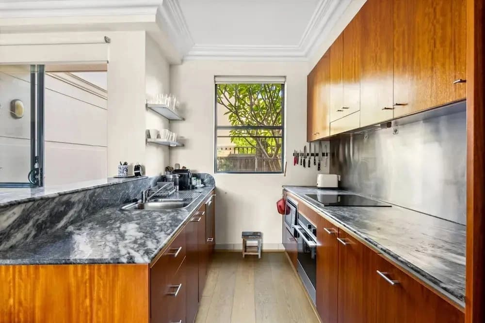 Elegant Stay in Balmain With Pool Access - photo 13