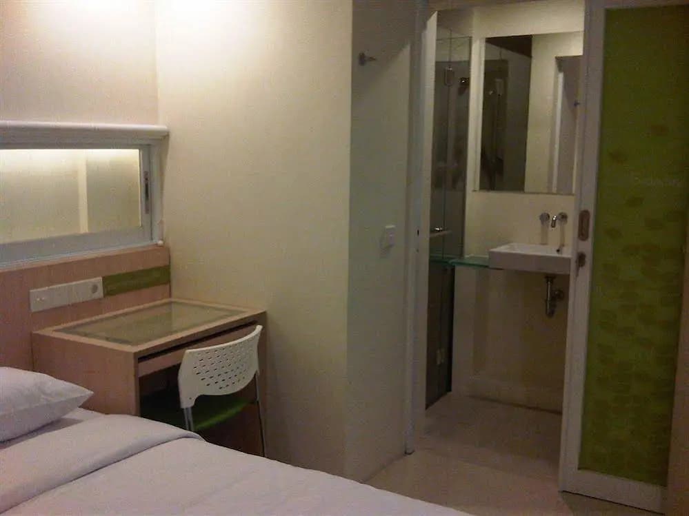 Grandmas Hotel Seminyak - photo 2
