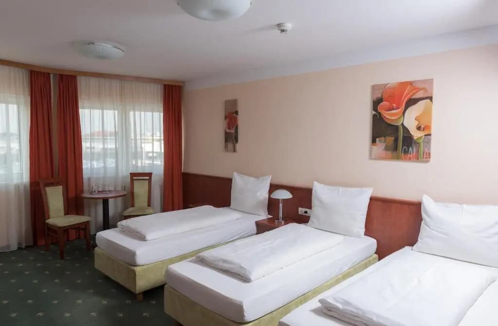 Hotel Breitenlee - photo 4