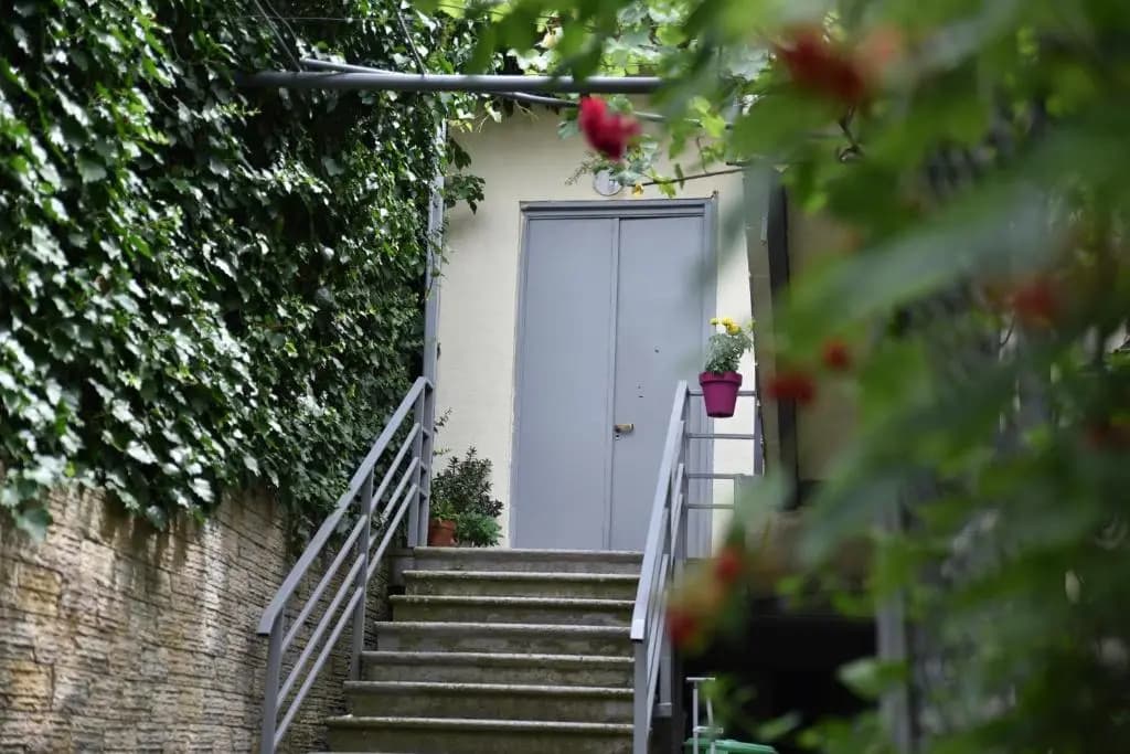 3 BD App with cozy Garden - photo 10