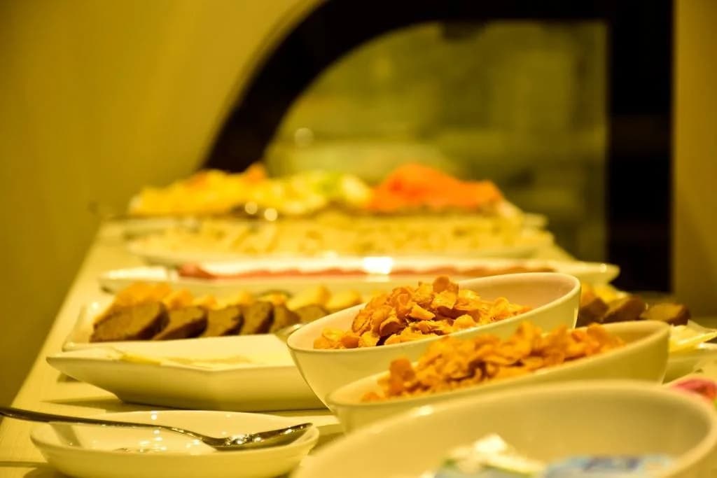 Pebbles Inn - photo 10