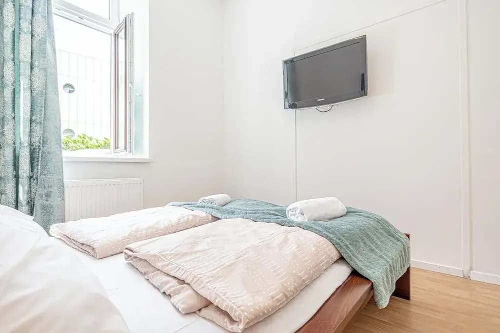 6BR Apt with Garden near Danube - photo 5