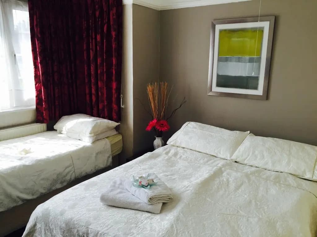 Edgware Bed and Breakfast - photo 6