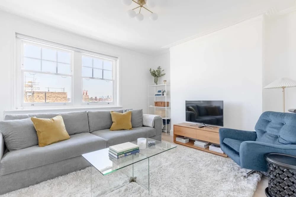 Sleek Scandi-inspired 2BD Flat, Fulham - photo 18
