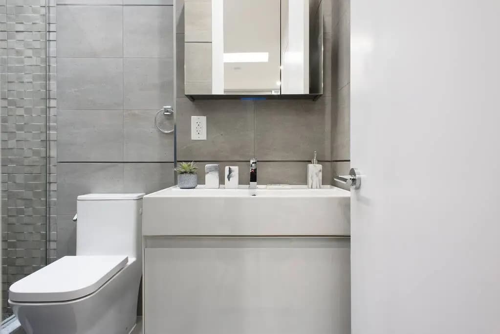 78-4b New Quality 1br W D in Unit Skylight - photo 3