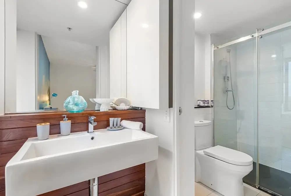 Sleek & Central 2-bed Apartment in Melbourne - photo 7