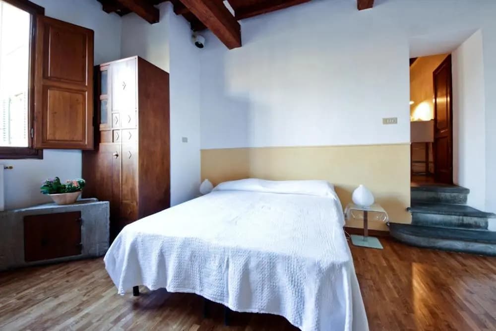 Ponte Vecchio Tower - photo 1