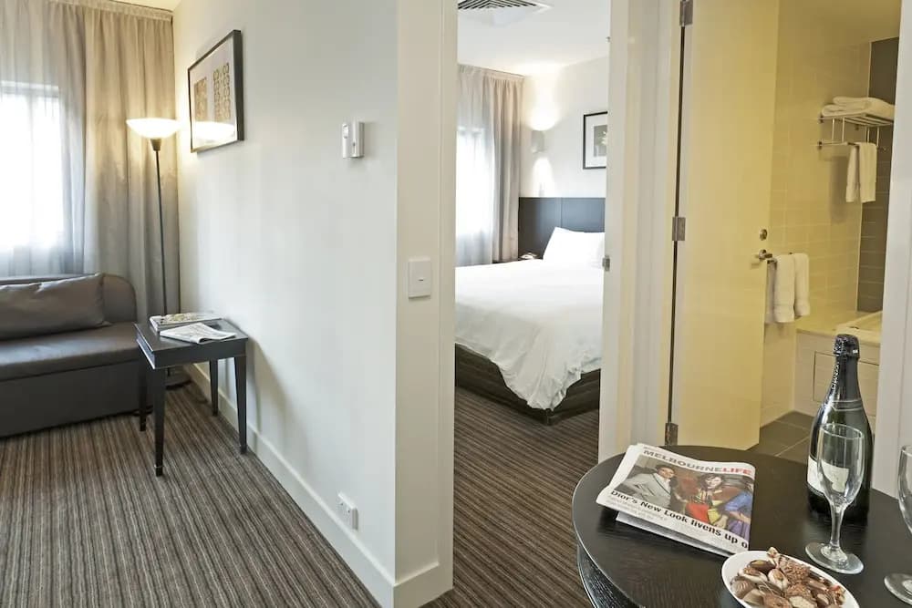 Causeway 353 Hotel - photo 2
