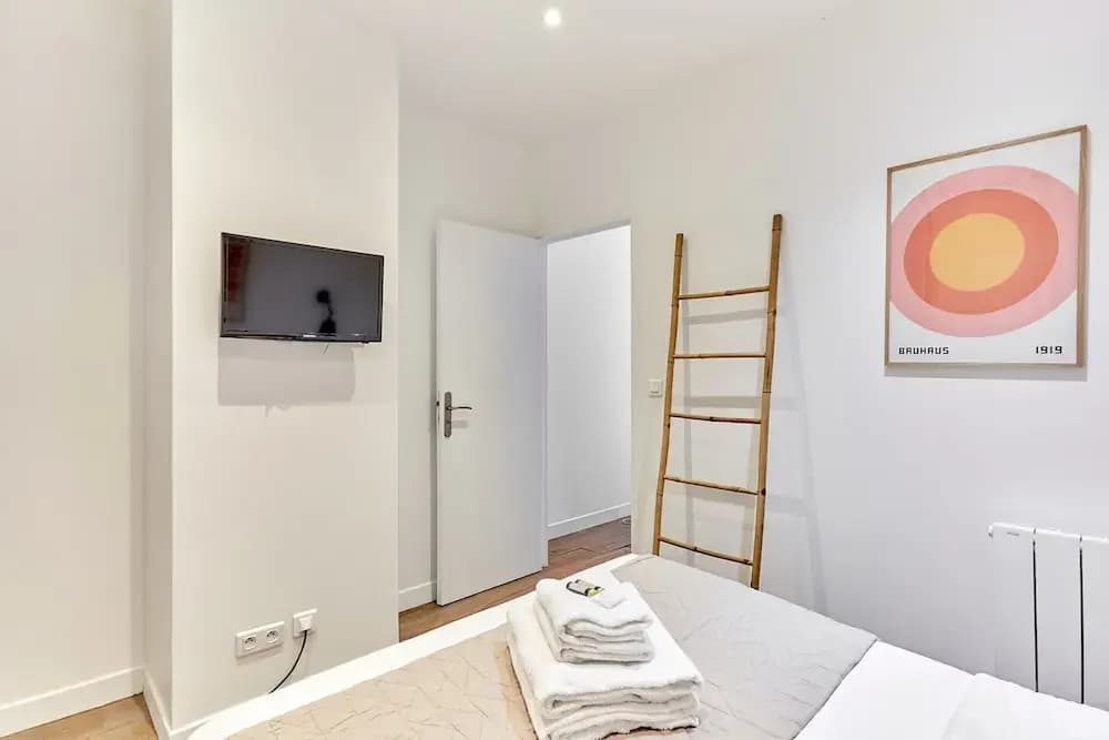 Apartment 2 Bedrooms Center of Paris - photo 1