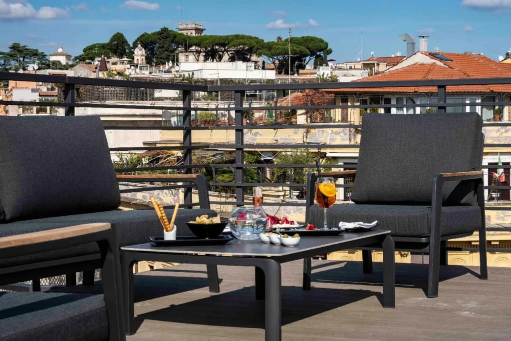 U-Visionary Roma Hotel - photo 13
