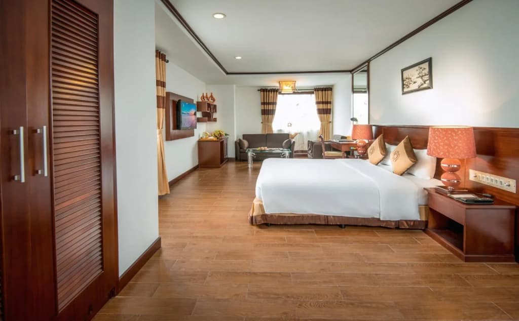 May De Ville Corner Hotel - photo 2