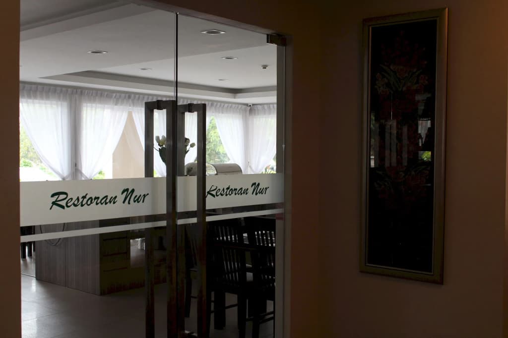 OYO 985 Hotel Nur - photo 22