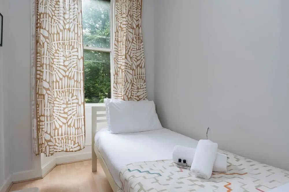 Charming Edinburgh Apartment - photo 4