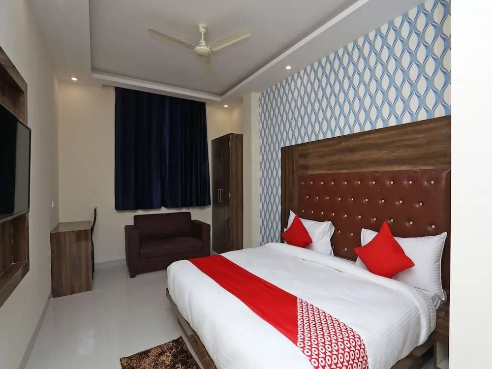 FabHotel Smart Suites - photo 5