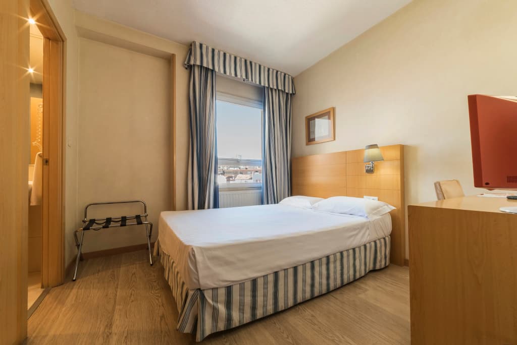Hotel Infanta Mercedes - photo 5