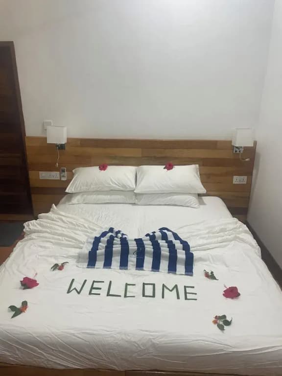 Mandhoo Inn - photo 3
