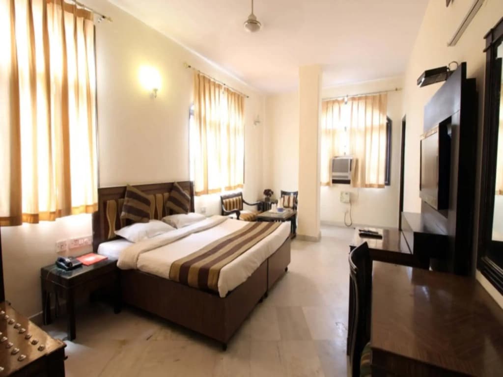 Hotel Grand Central Near Karolbagh Metro - photo 5