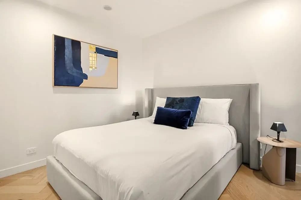 Bright 2-bed Apartment in Fitzroy's Heart - photo 3