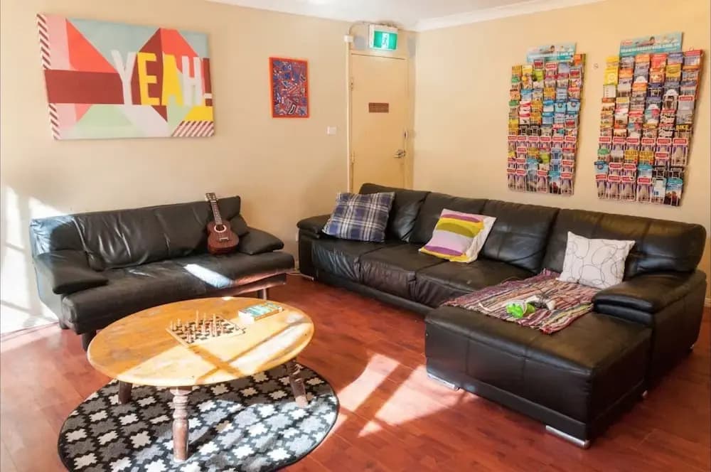 Balmain Backpackers - photo 5