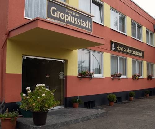 Hotel Garni an der Gropiusstadt - photo 1