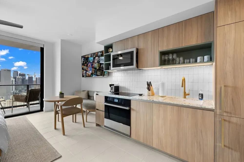 Elegant Studio with Panoramic City Views - photo 30