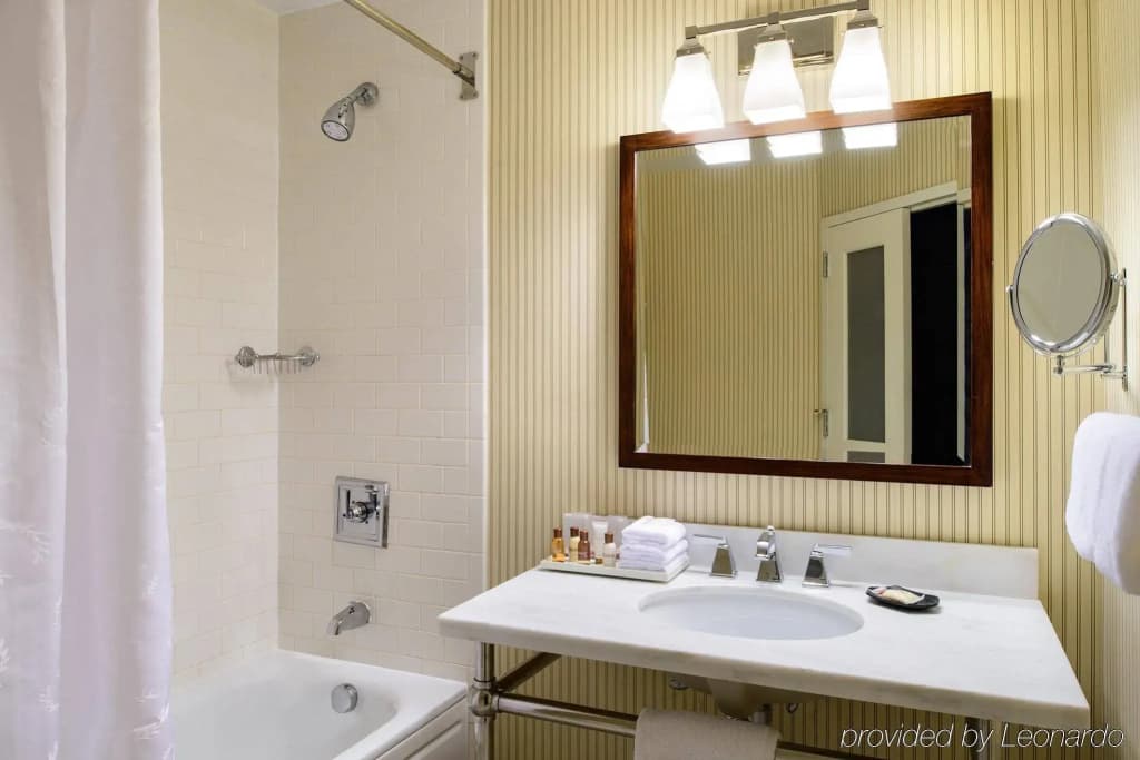 Sheraton JFK Airport - photo 6