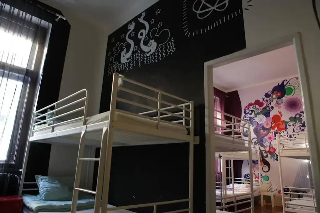 Art Hole Hostel - photo 16