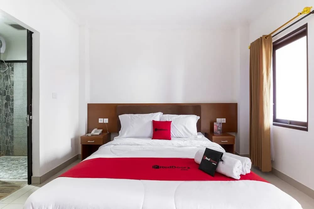 RedDoorz near Art Centre Bali - photo 6