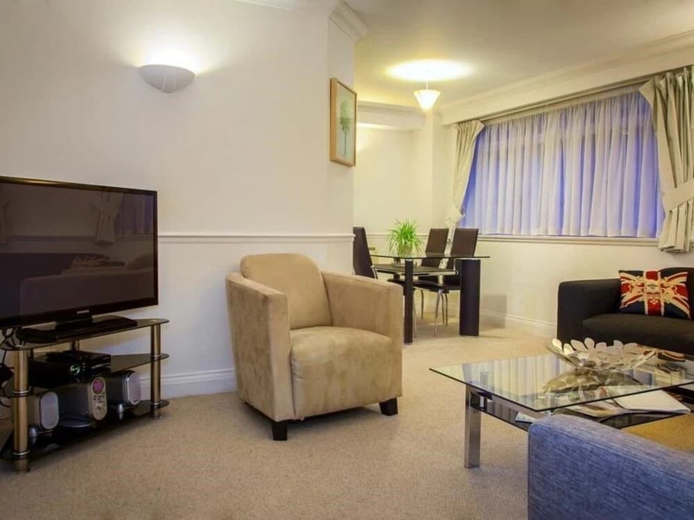 The Elegant Mayfair - photo 4