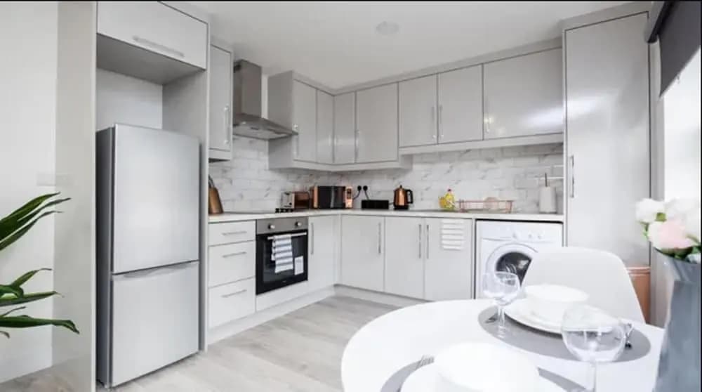Spacious 1 bed Flat With View - photo 7