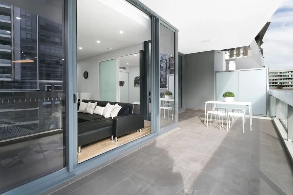 Chic CBD Pad + Pool + Gym + Sauna + Parking - photo 7