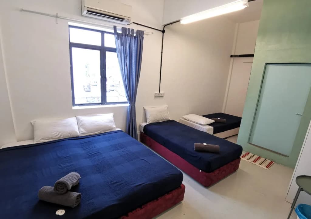 Hawk Hotel & Hostel - photo 3