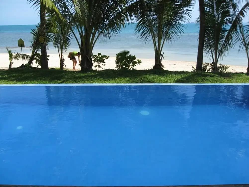 Beachfront Oasis With Private Pool and Jacuzzi on Samui's Bang Por Beach - photo 6