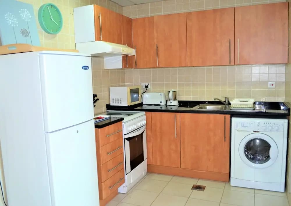 Fully Furnished 1BR with Balcony & Marina View - MRVW - photo 9