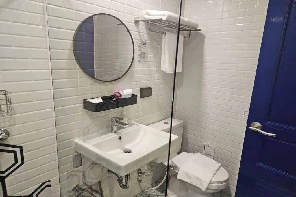 J Place Hotel - photo 8