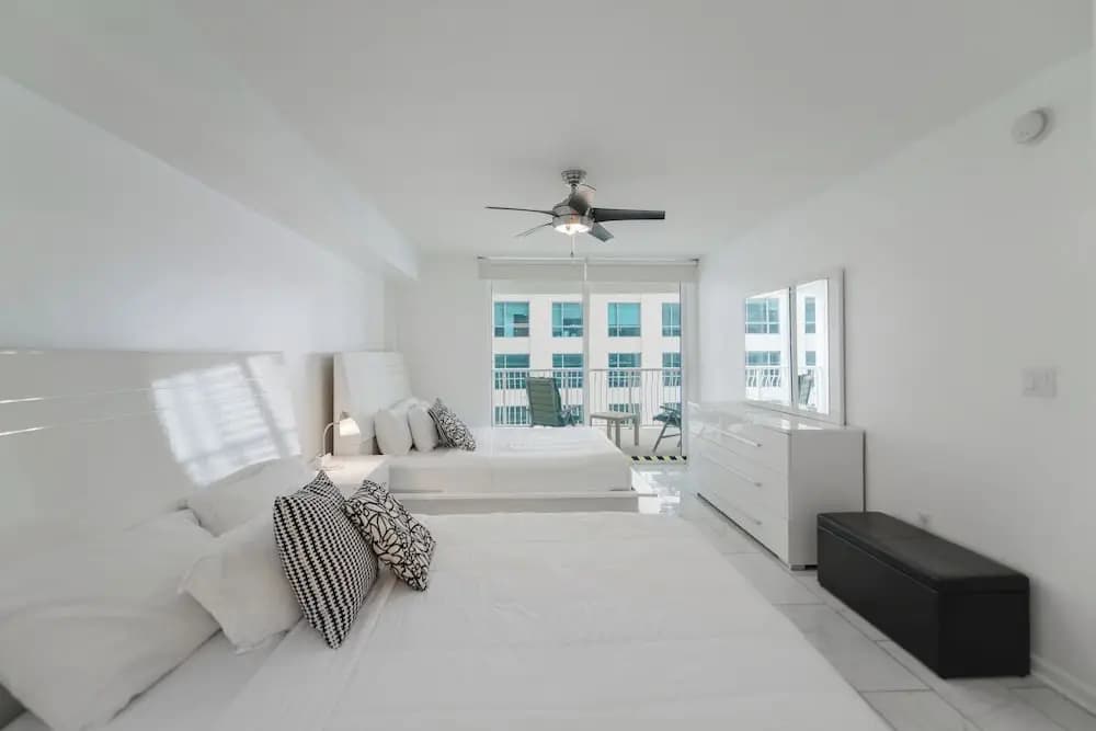 Brickell Bay 2308 - photo 3