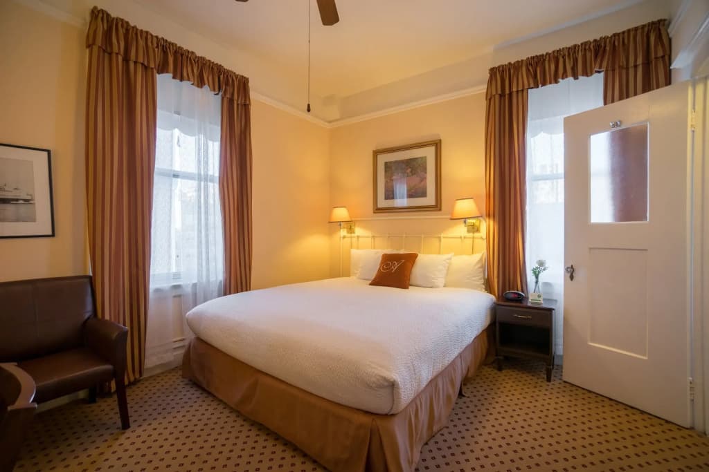The Andrews Hotel - photo 7